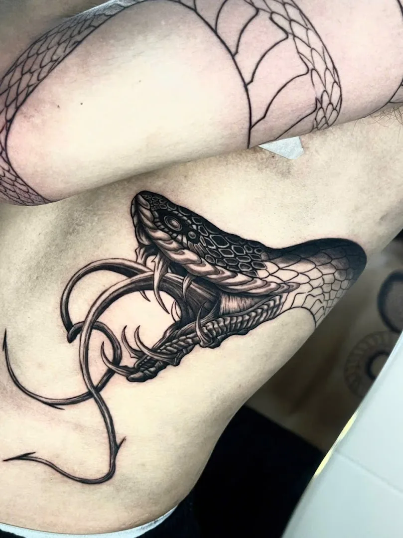 Quốc tattoo studio