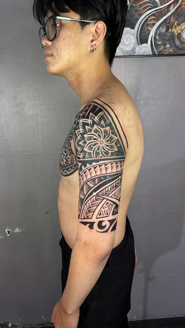 Rowena Tattoo Club