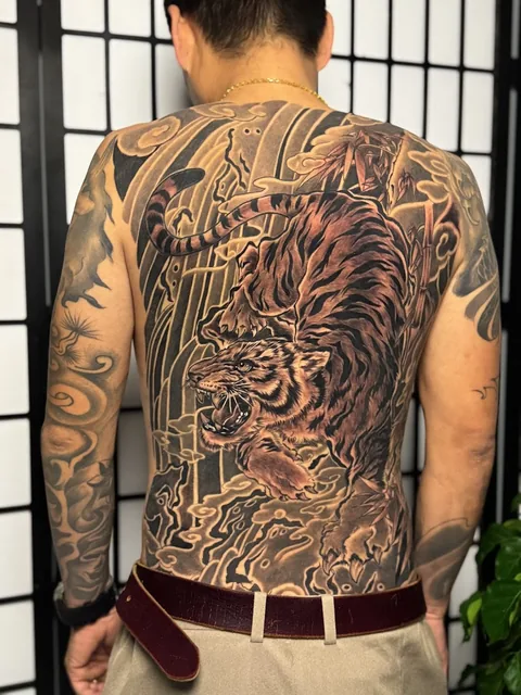 Tiệm Xăm Chữa Lành