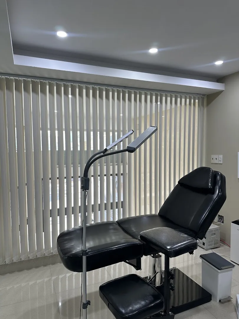 Phú Tôn - Laser Tattoo Removal