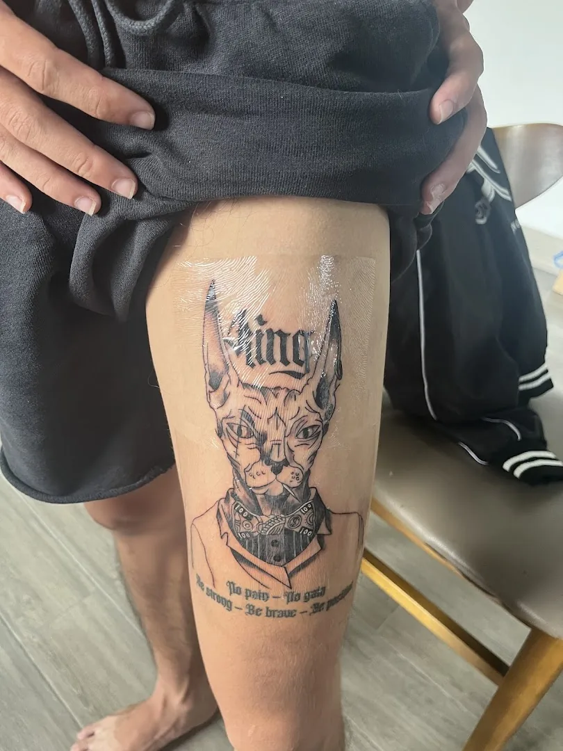 Put some ink - Tattoo Studio.dng