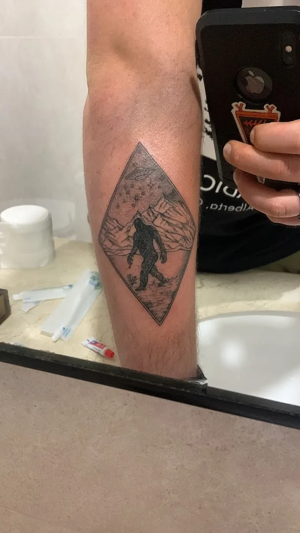 MÍT TATTOO