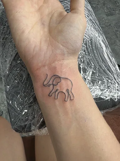 R Tattoo studio