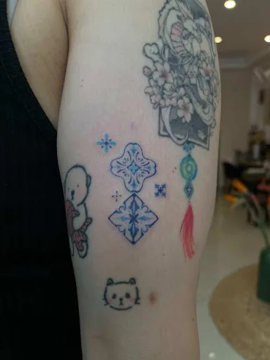 Dori Handpoke - Stick and Poke Tattoo